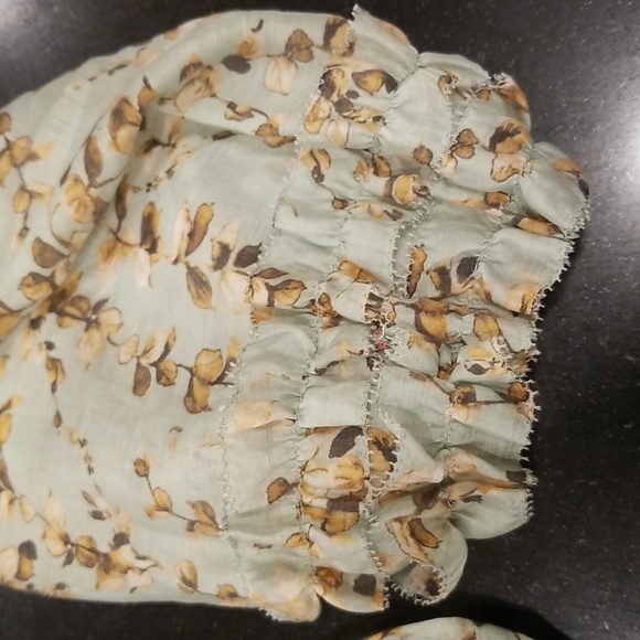 💕CURRENT AIR💕 Smocked Waist Split Neck Blouse ~ Sage Botanical Print S NWT - Picture 6 of 11